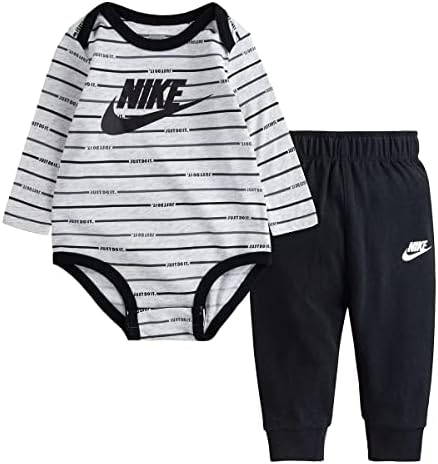Copit și pantaloni cu dungi Nike Boy