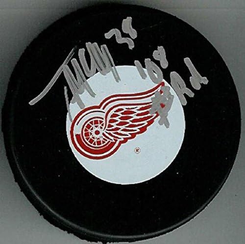 THOMAS MCCOLLUM a semnat pucul DETROIT RED WINGS cu pucurile NHL autografate de COA